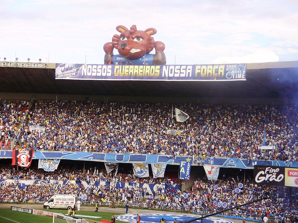 Afición de Cruzeiro en el estadio Mineirão